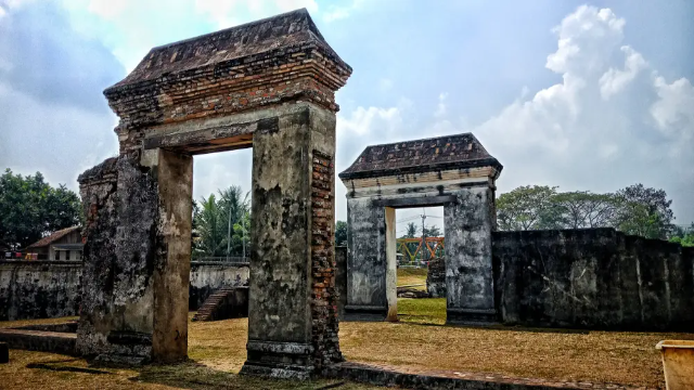 Menyelami Warisan Sejarah Keraton Kaibon yang Megah dan Bermakna